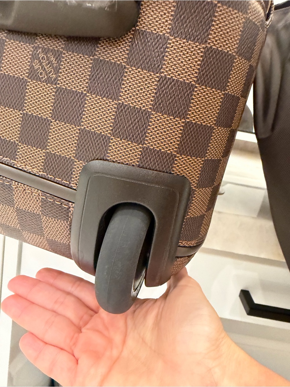 Louis Vuitton Brown Checkered Rolling Carry-On with Gold Hardware - Picture 7 of 9